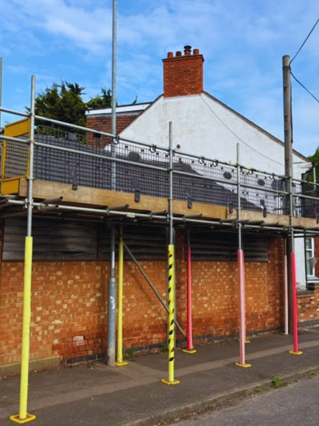 Pavement scaffolding to a corner terraced property
